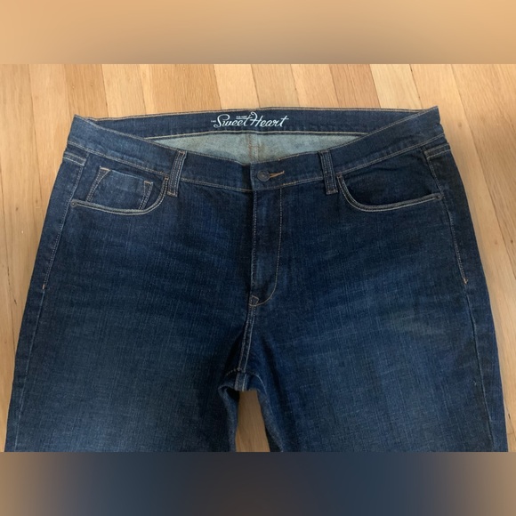 EUC OLD NAVY “THE SWEETHEART” 5 POCKET BOOTCUT JEANS IN SIZE 16R - Picture 6 of 13